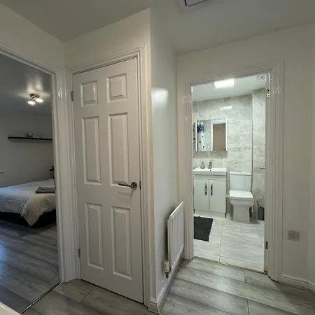 Spacious 3 Bedroom Home, With Private Driveway 5 Minutes From Excel Centre & Custom House Londra Esterno foto