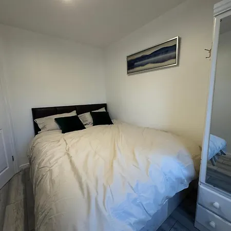 Spacious 3 Bedroom Home, With Private Driveway 5 Minutes From Excel Centre & Custom House Londra Esterno foto