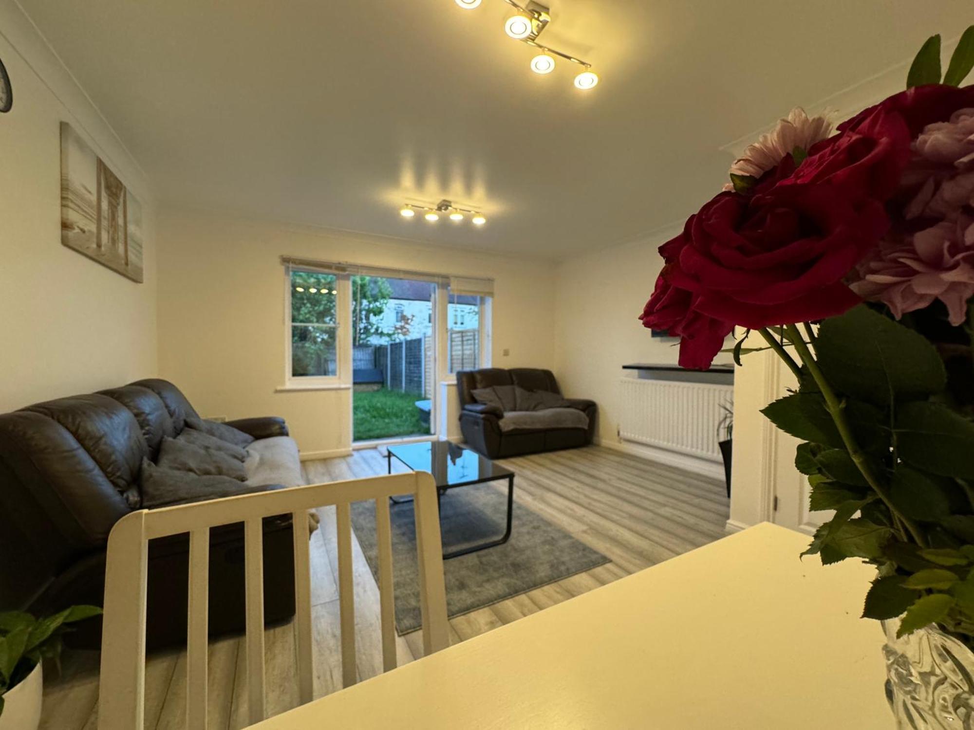 Spacious 3 Bedroom Home, With Private Driveway 5 Minutes From Excel Centre & Custom House Casa vacanze Londra