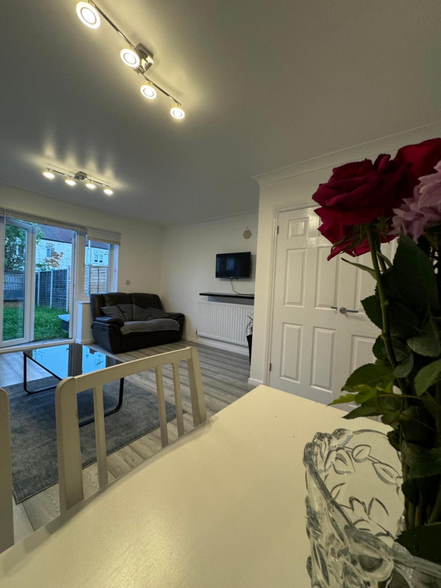 Casa vacanze Spacious 3 Bedroom Home, With Private Driveway 5 Minutes From Excel Centre & Custom House *