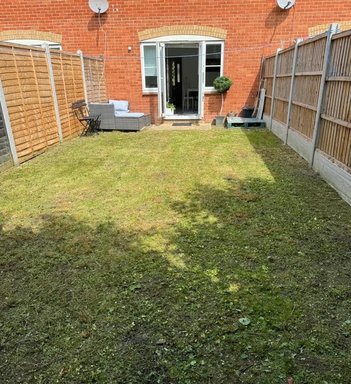 Spacious 3 Bedroom Home, With Private Driveway 5 Minutes From Excel Centre & Custom House Casa vacanze Londra